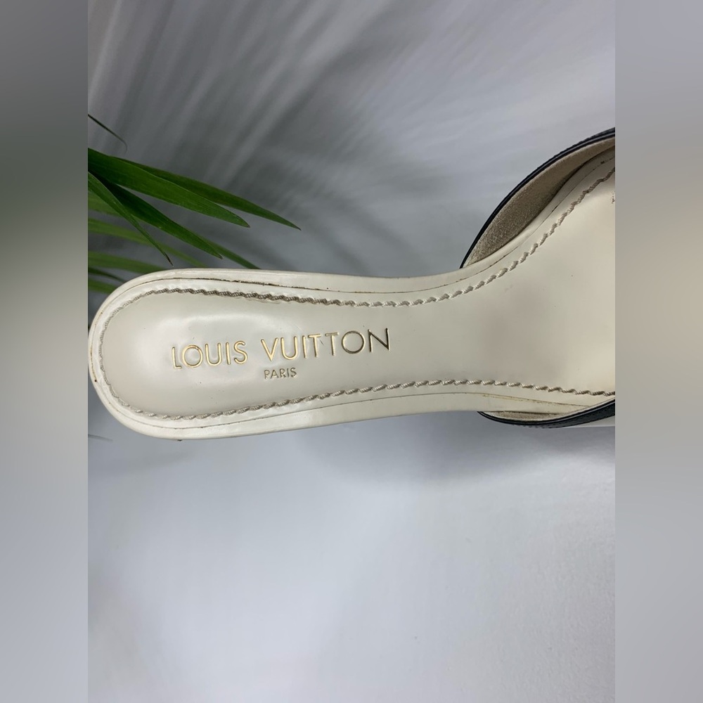 Preloved LOUIS VUITTON KITTEN HEELS